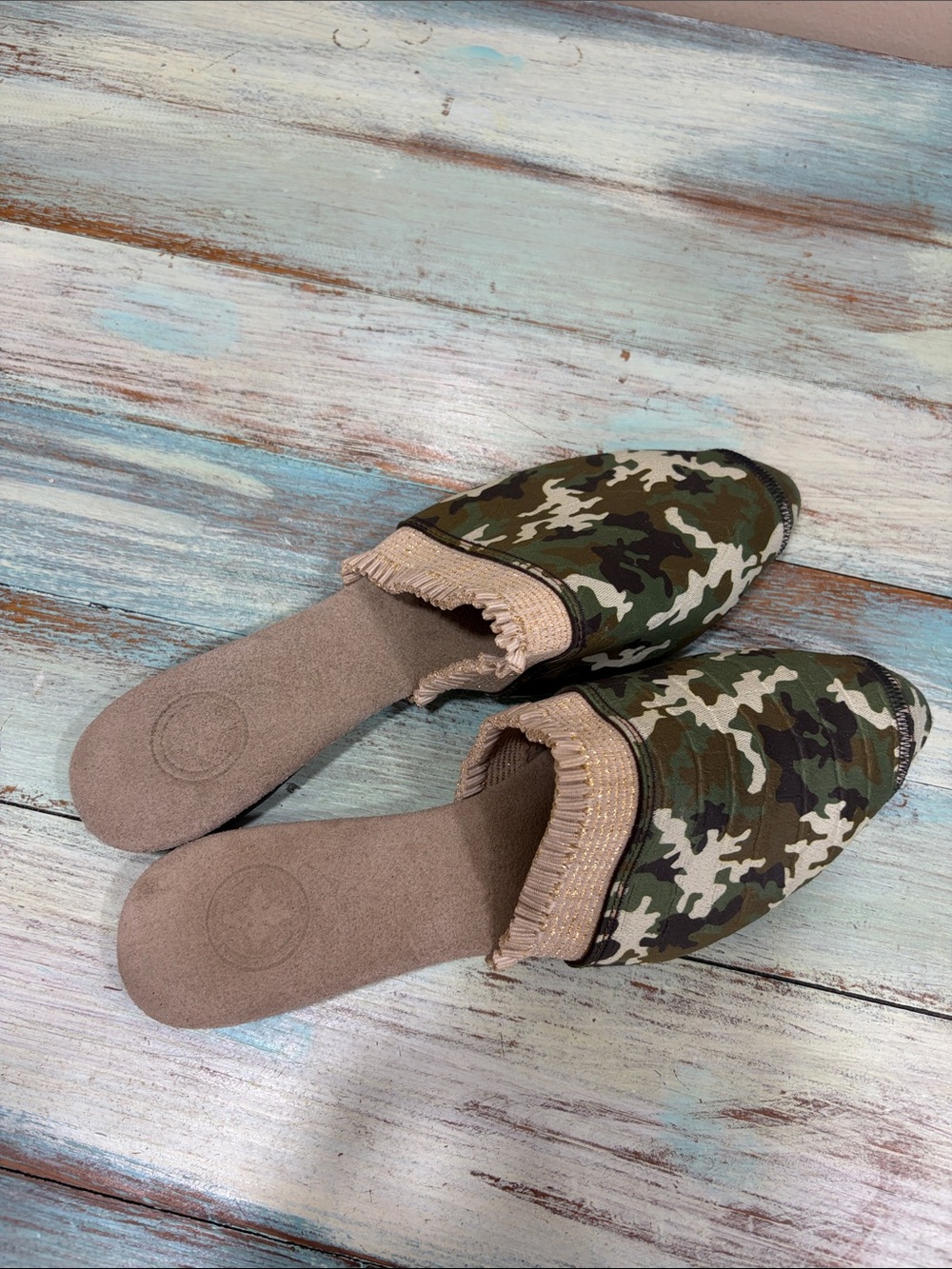 CHARLESTON SHOE CO. Women's Camo Slip-On Mules Bohochic Pointed Toe Flats SZ9